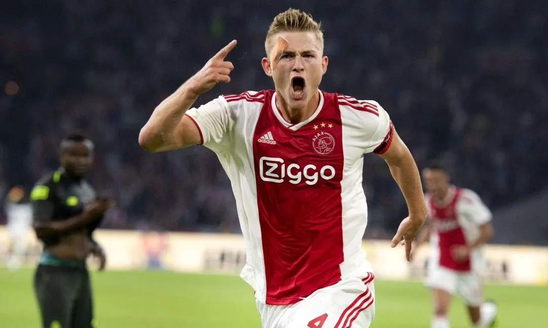 De Ligt: è scontro Juve-Barcellona
