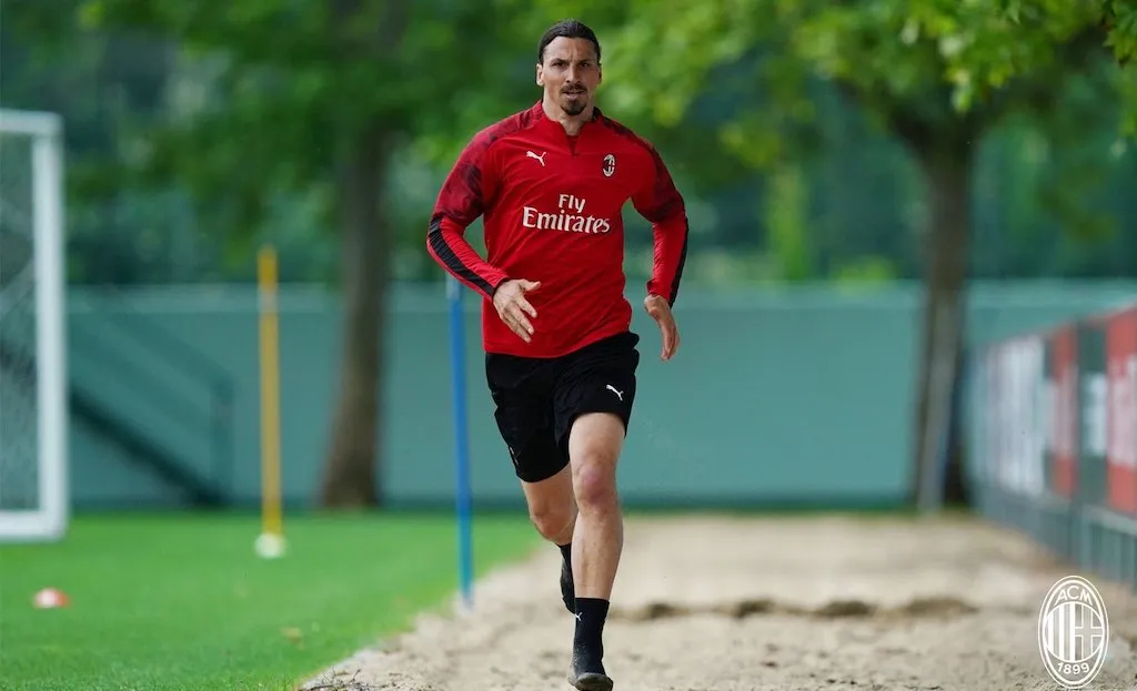 Milan: Ibrahimovic é a Milanello