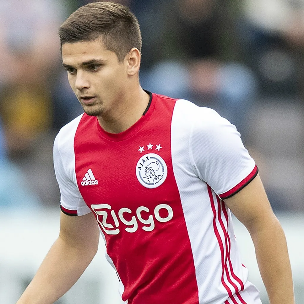 Calciomercato Cagliari: salta Juan Jesus, arriva Razvan Marin?