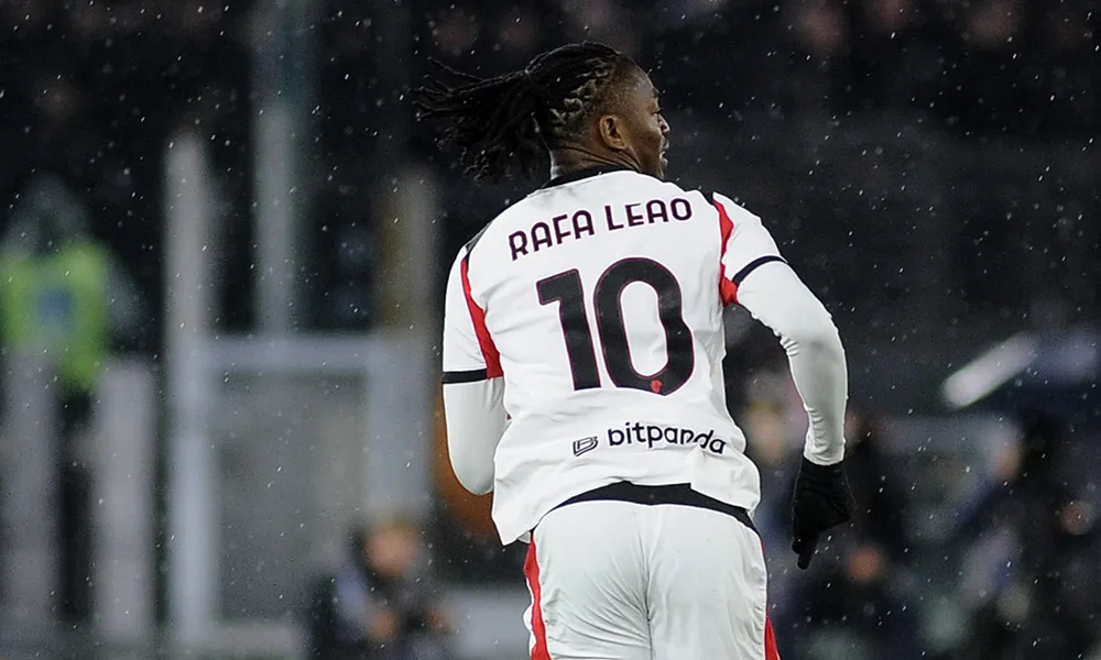 Milan, caso Leao: fischi a San Siro e addio a fine stagione