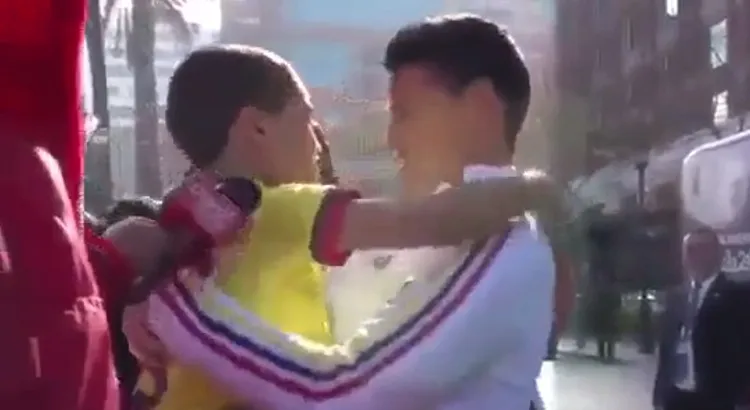 James Rodriguez regala una gioia immensa ad un Bambino in lacrime, il Video