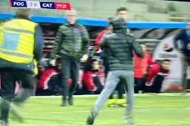 Foggia-Catanzaro: tifoso entra in campo e aggredisce Iemmello