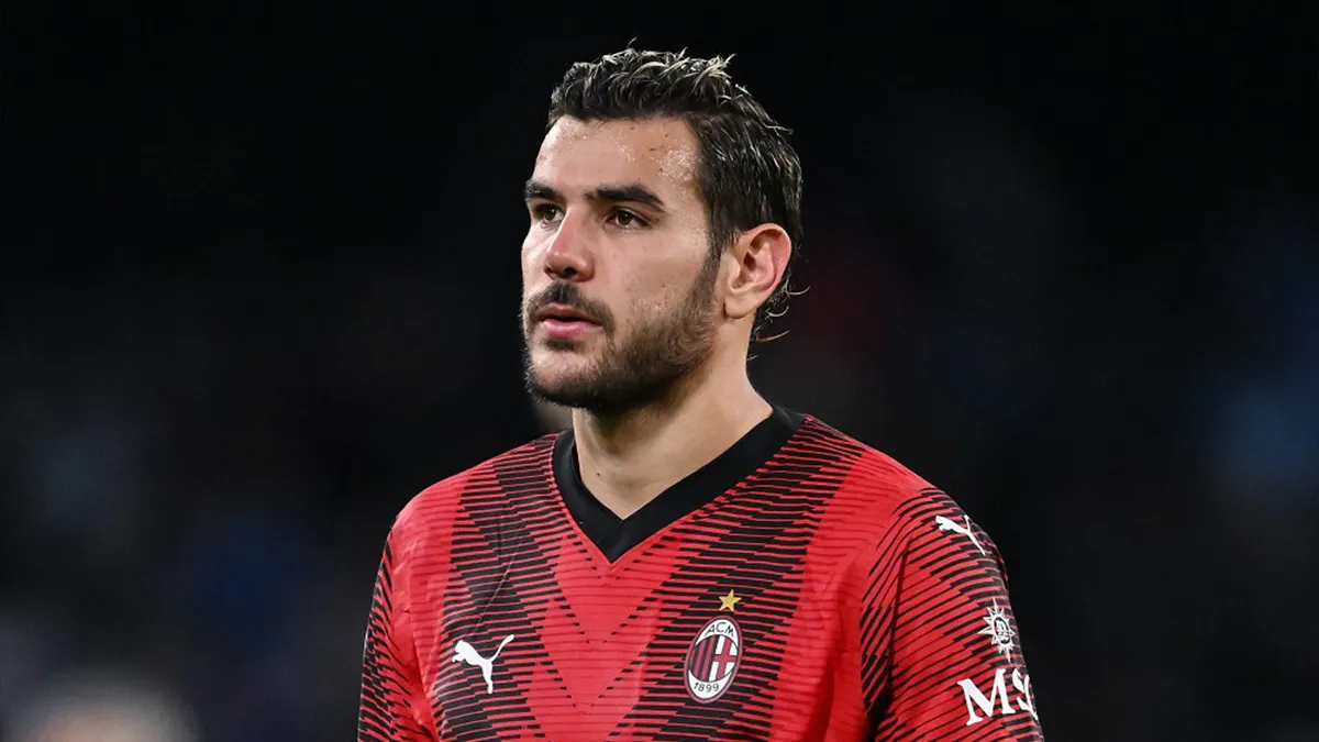 Milan, Theo Hernandez vuole restare ma non firmerà in bianco: incontro con la dirigenza