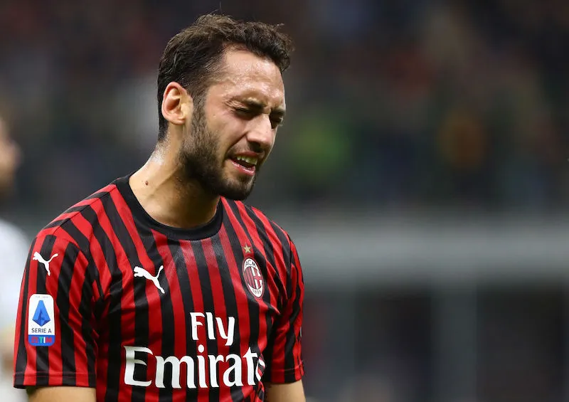 Milan: si infortuna Calhanoglu
