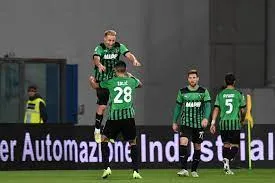 Sassuolo: lite in campo tra due calciatori