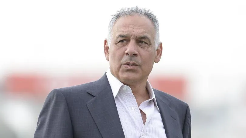 Roma, dura contestazione nella notte: striscioni contro Pallotta